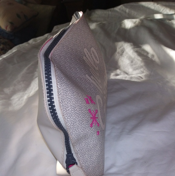 Women's Makeup Case Benefit Cosmetics /Pink - Picture 3 of 5